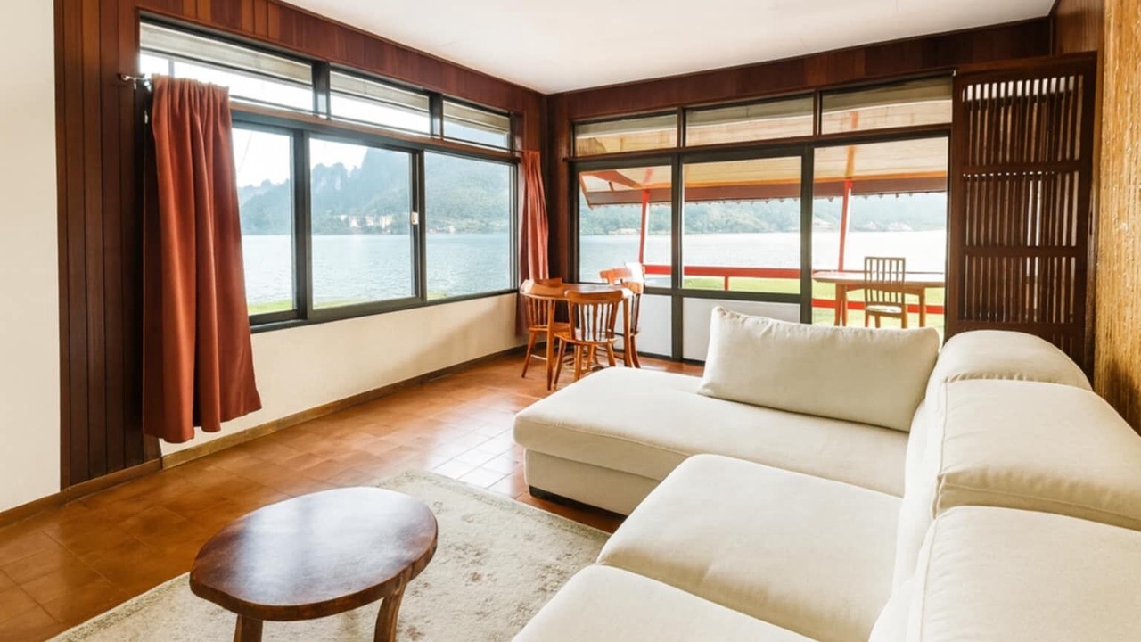 Photo of Livingroom in Cook's Bay