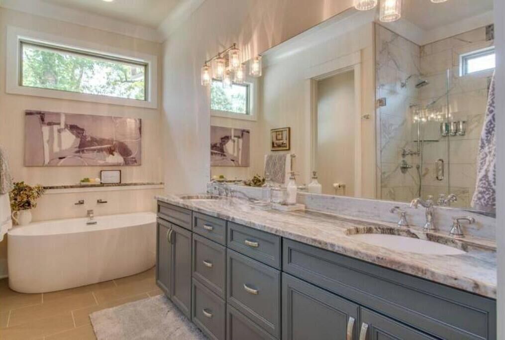 Photo of Bathroom in Shelby Hills