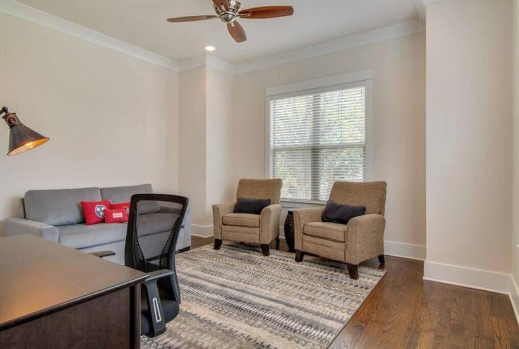Photo of Livingroom in Shelby Hills