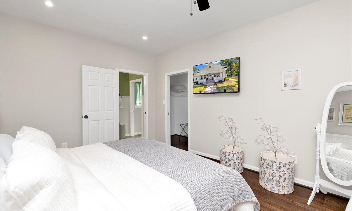 Photo of Bedroom in Crestline Heights
