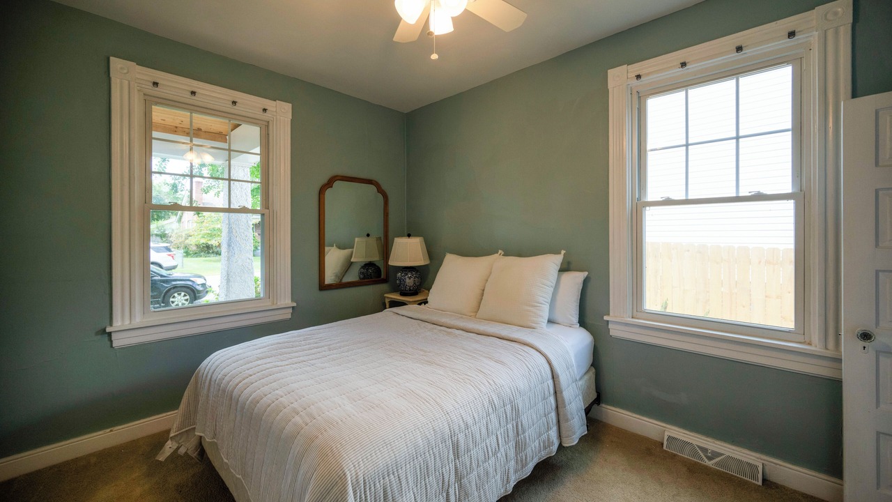 Photo of Bedroom in Lakeside