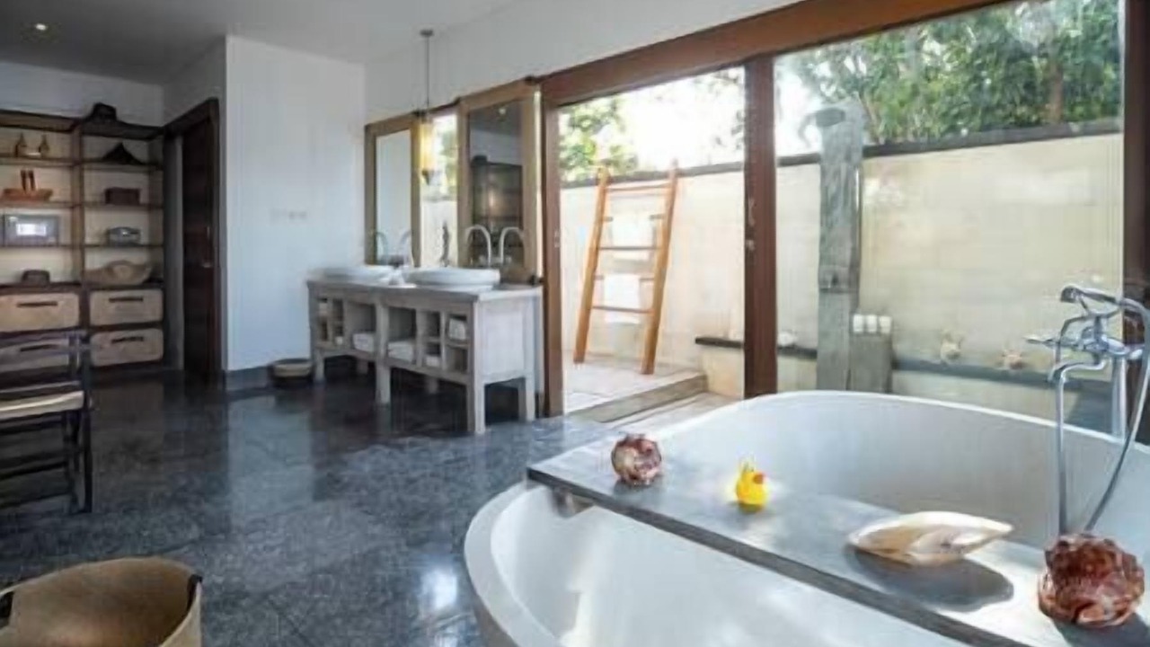 Photo of Bathroom in Mushroom Bay