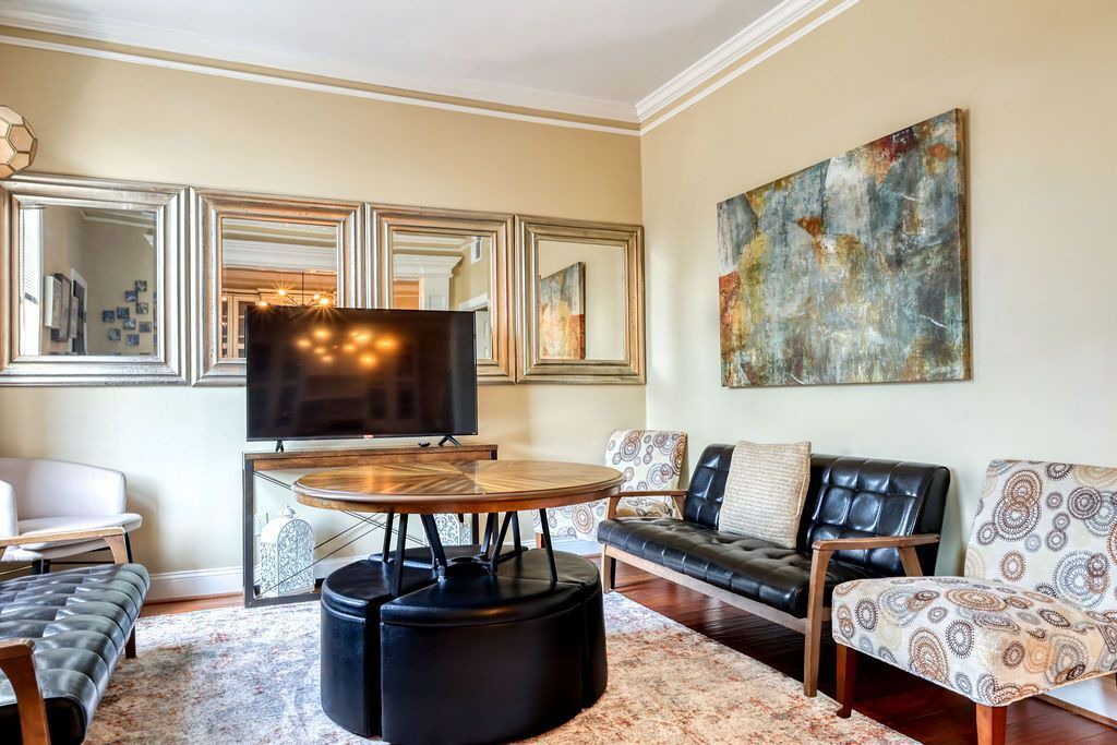 Photo of Livingroom in Old West Broad Neighborhood