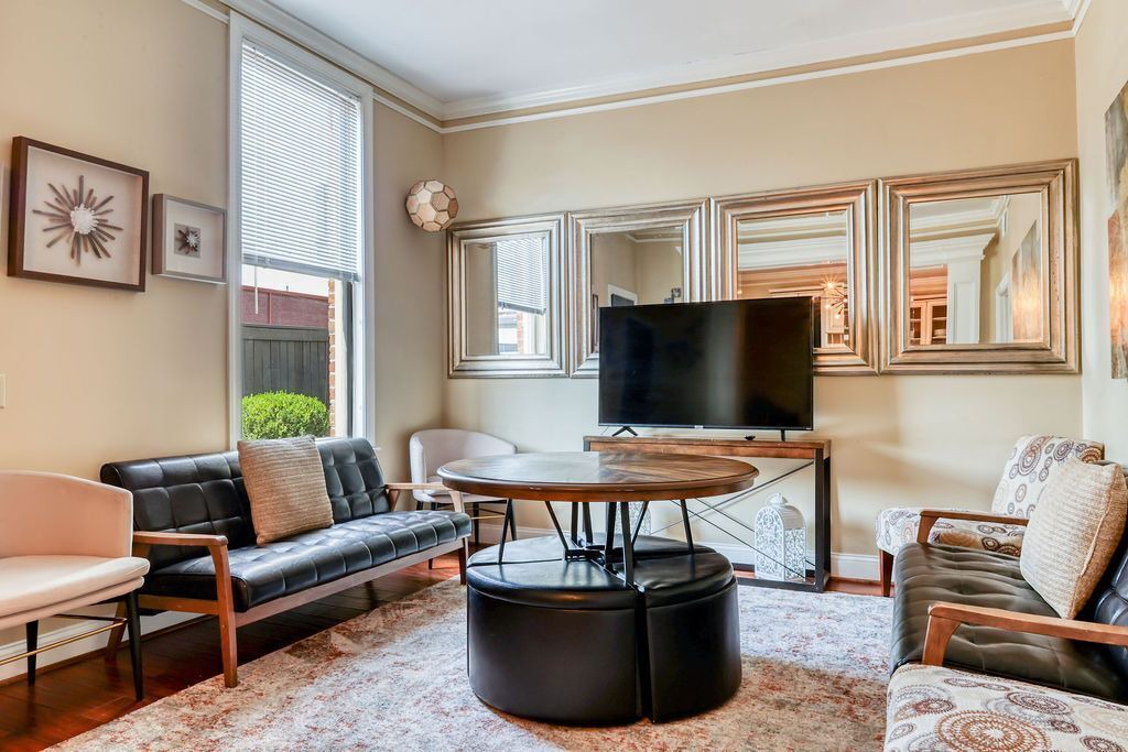 Photo of Livingroom in Old West Broad Neighborhood