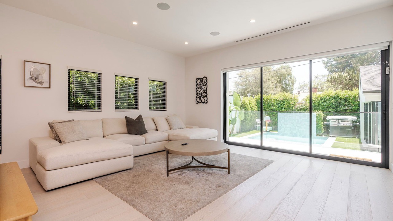 Photo of Livingroom in Valley Village