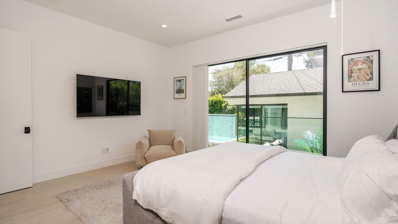 Photo of Bedroom in Valley Village