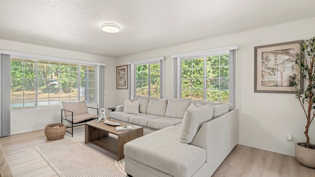 Photo of Livingroom in Douglas County