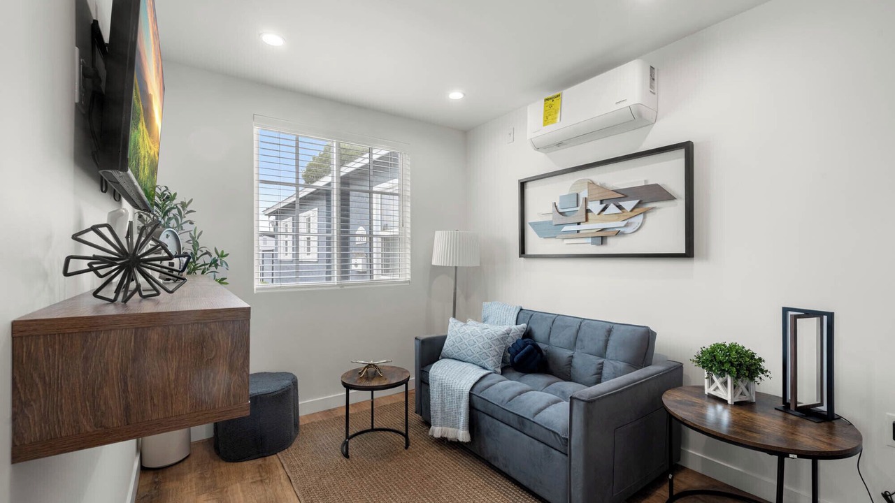 Photo of Livingroom in Reseda