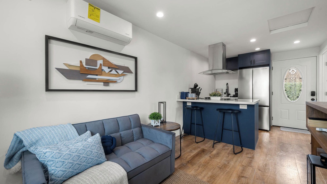 Photo of Livingroom in Reseda