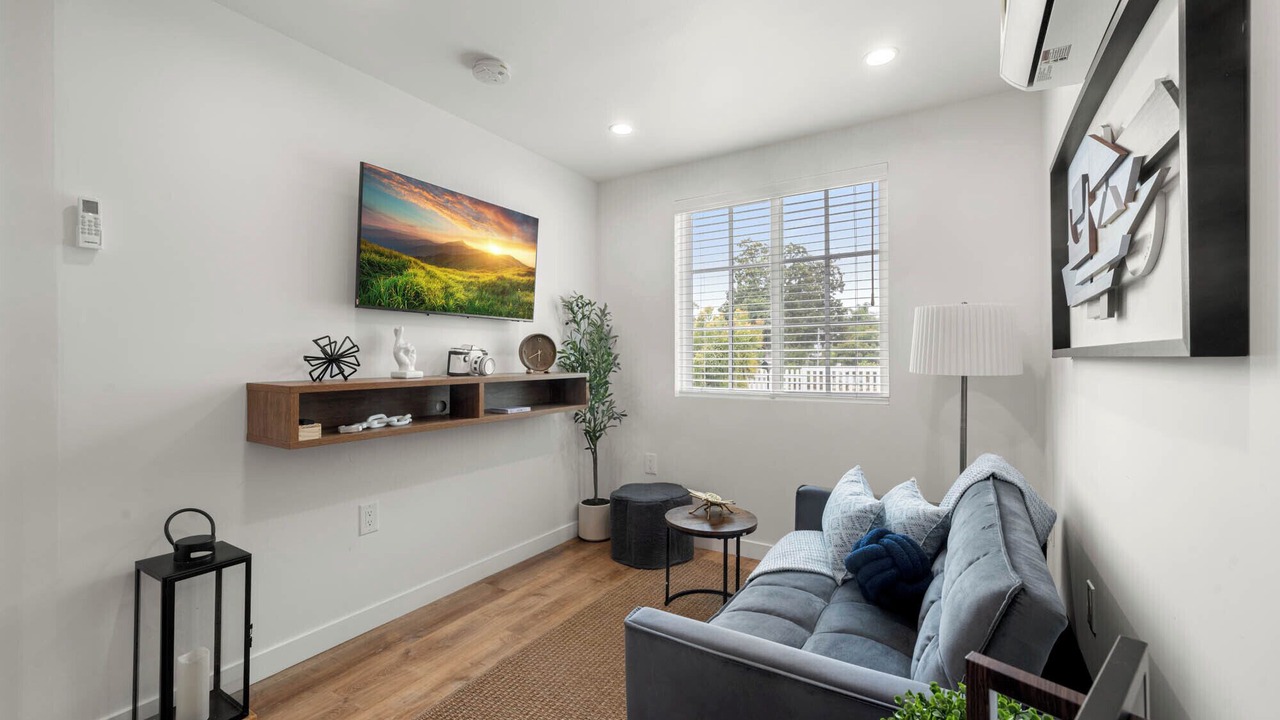 Photo of Livingroom in Reseda