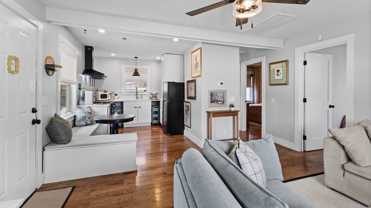 Photo of Livingroom in Hadley - Washington
