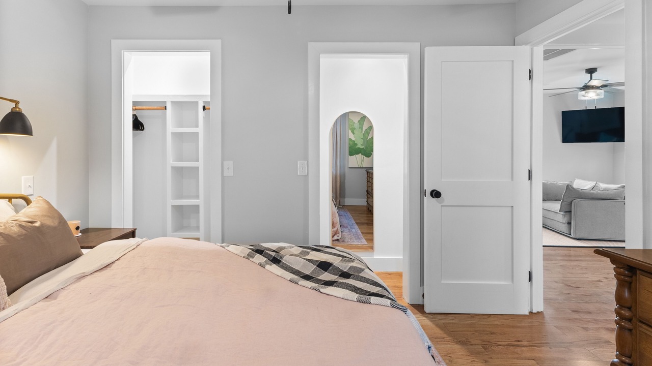 Photo of Bedroom in Hadley - Washington