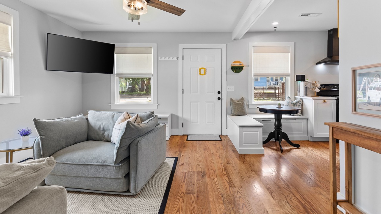 Photo of Livingroom in Hadley - Washington