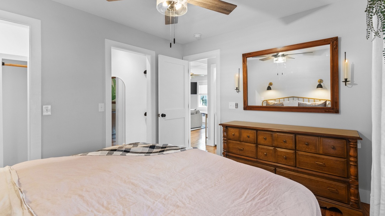 Photo of Bedroom in Hadley - Washington