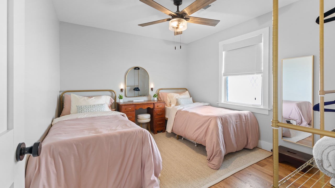 Photo of Bedroom in Hadley - Washington