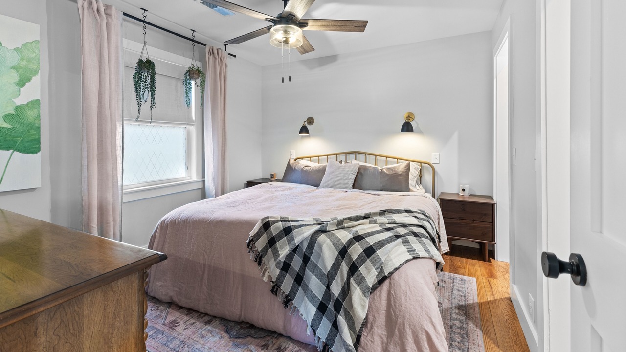 Photo of Bedroom in Hadley - Washington
