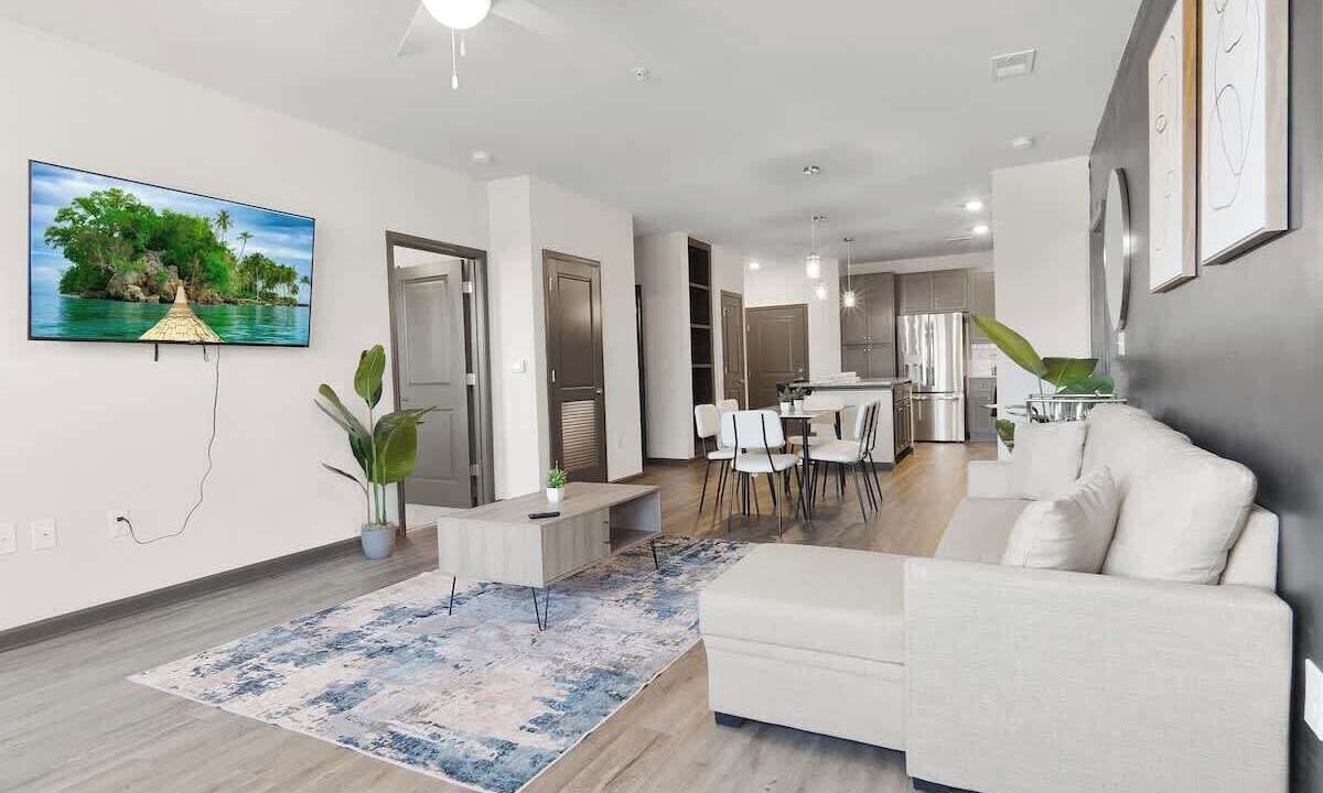Photo of Livingroom in North Raleigh