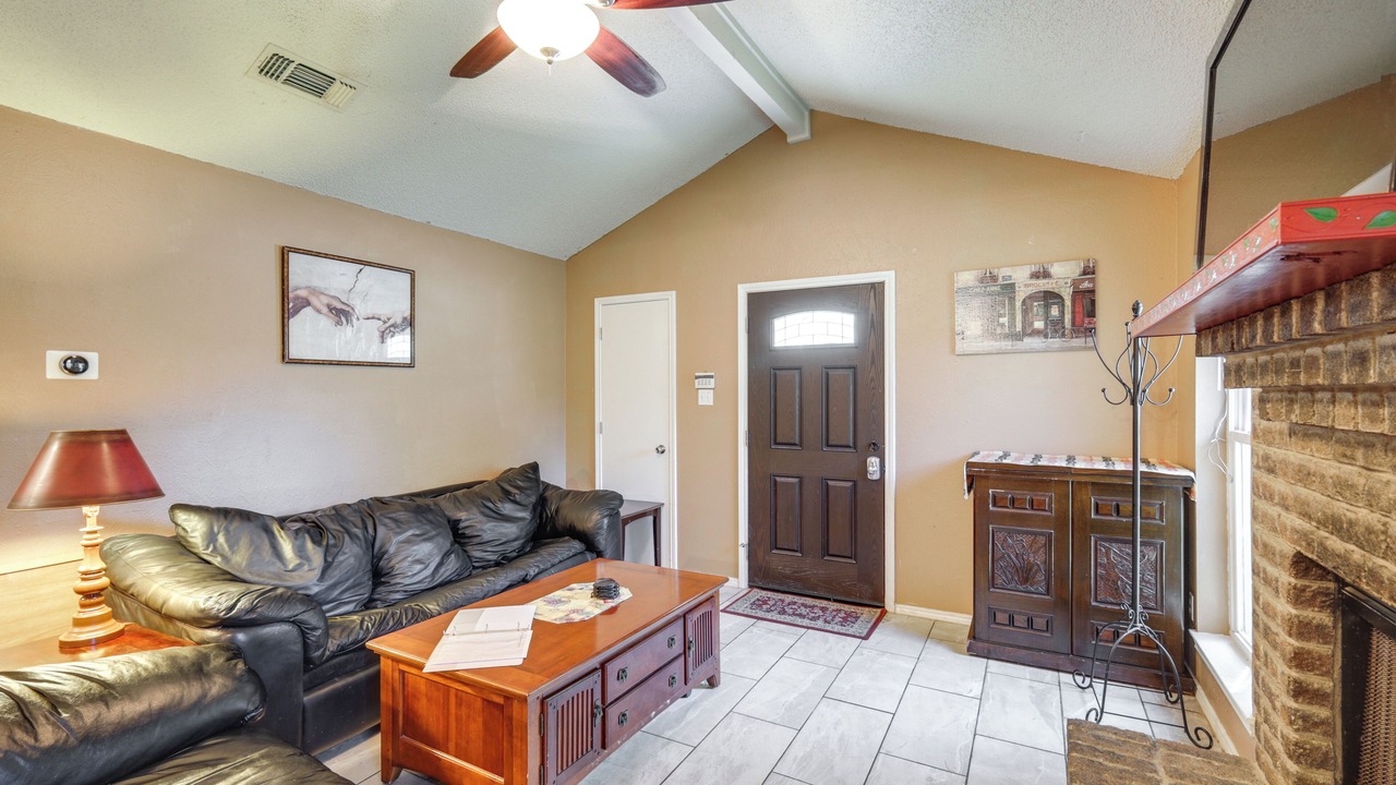Photo of Livingroom in Central Arlington