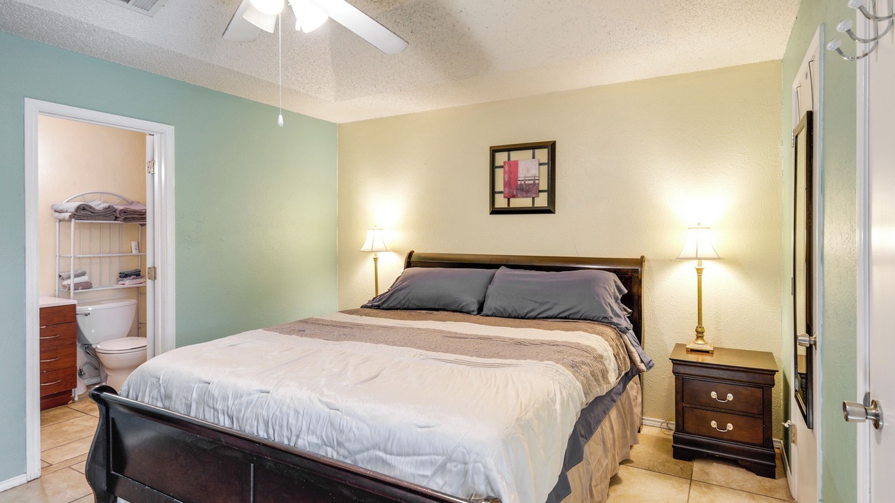 Photo of Bedroom in Central Arlington