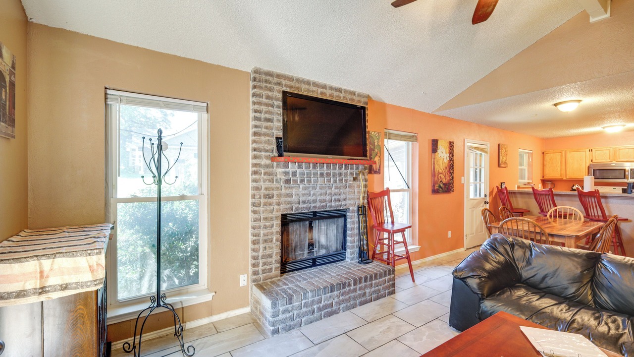 Photo of Livingroom in Central Arlington