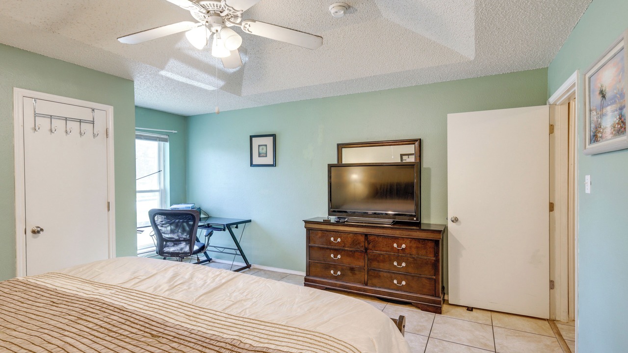 Photo of Bedroom in Central Arlington