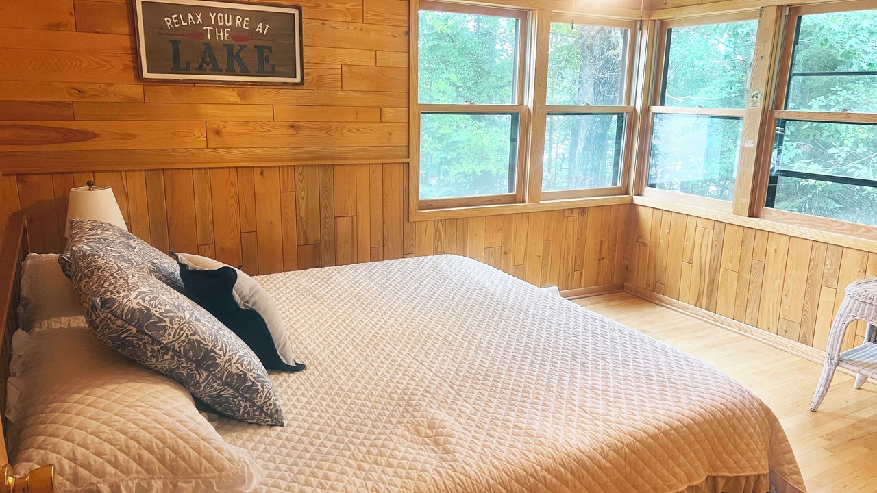 Photo of Bedroom in Long Lake