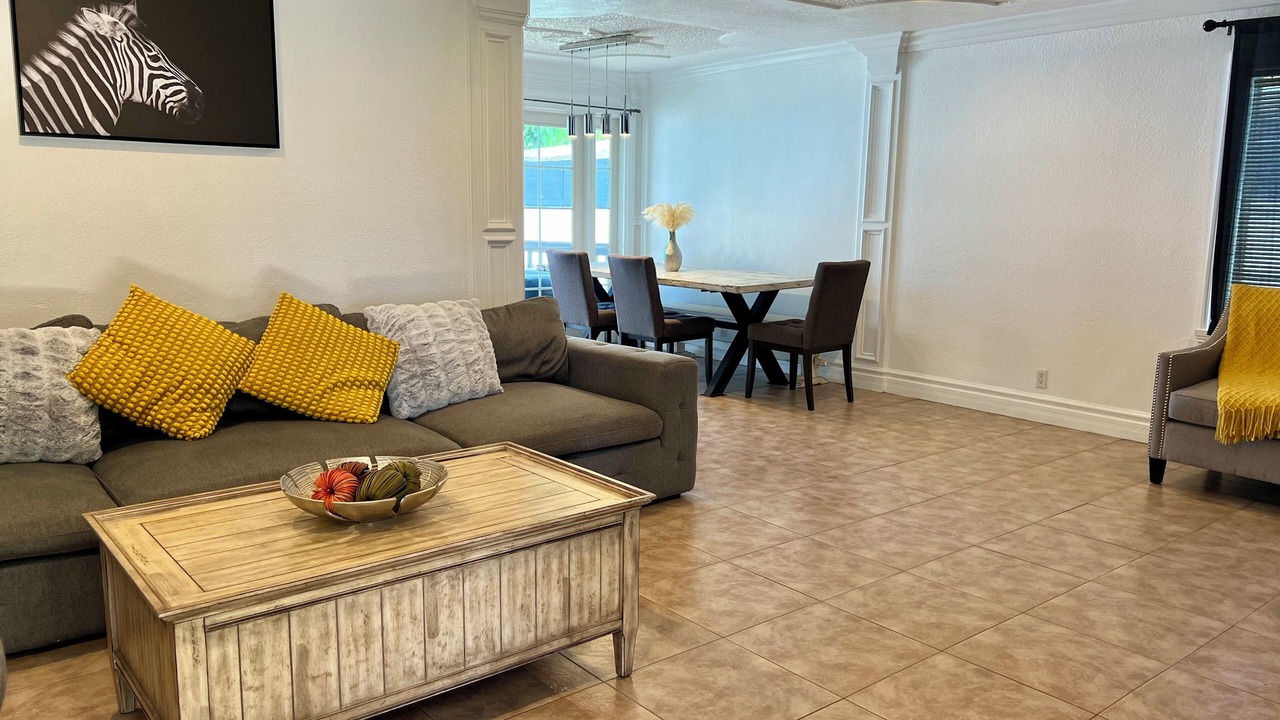 Photo of Livingroom in Reseda