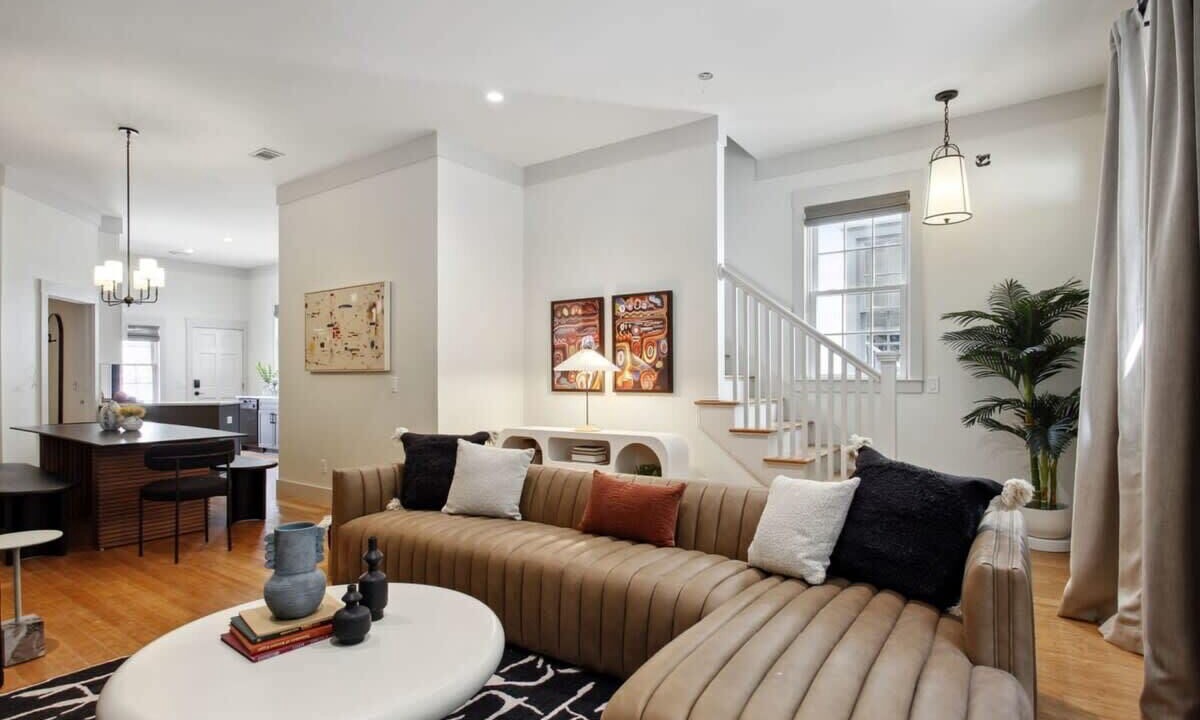Photo of Livingroom in Old West Broad Neighborhood