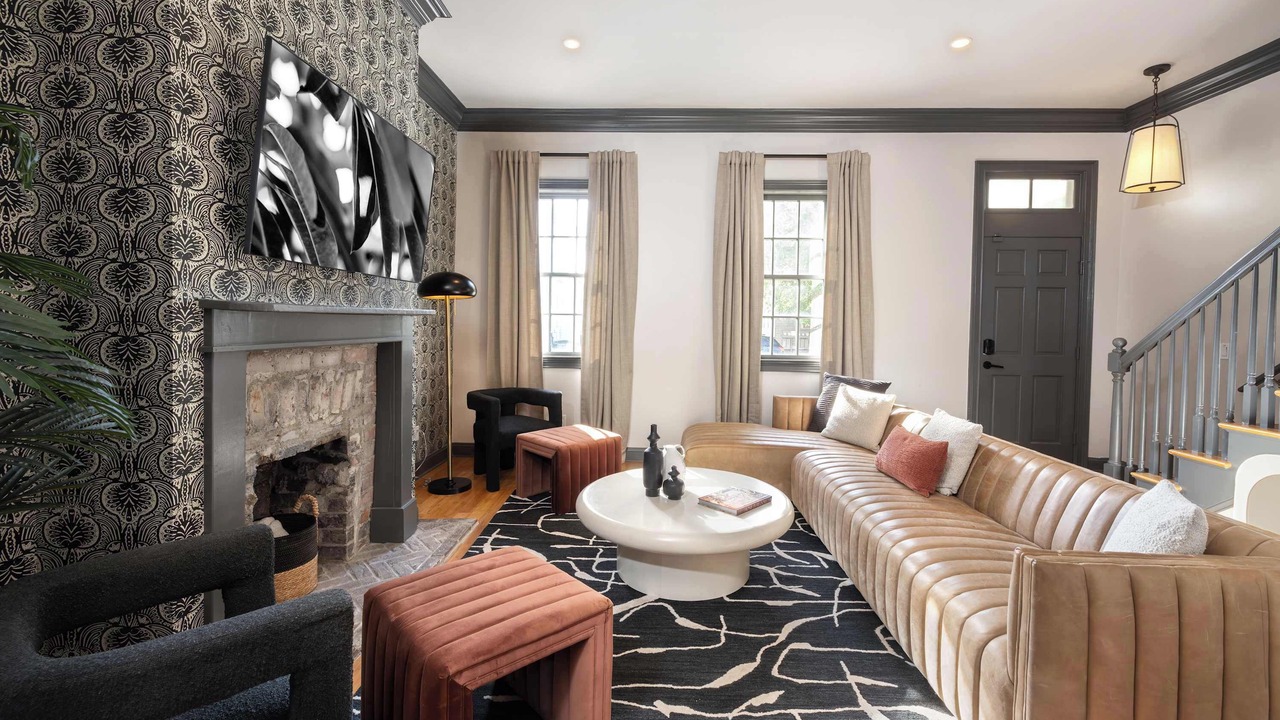 Photo of Livingroom in Old West Broad Neighborhood