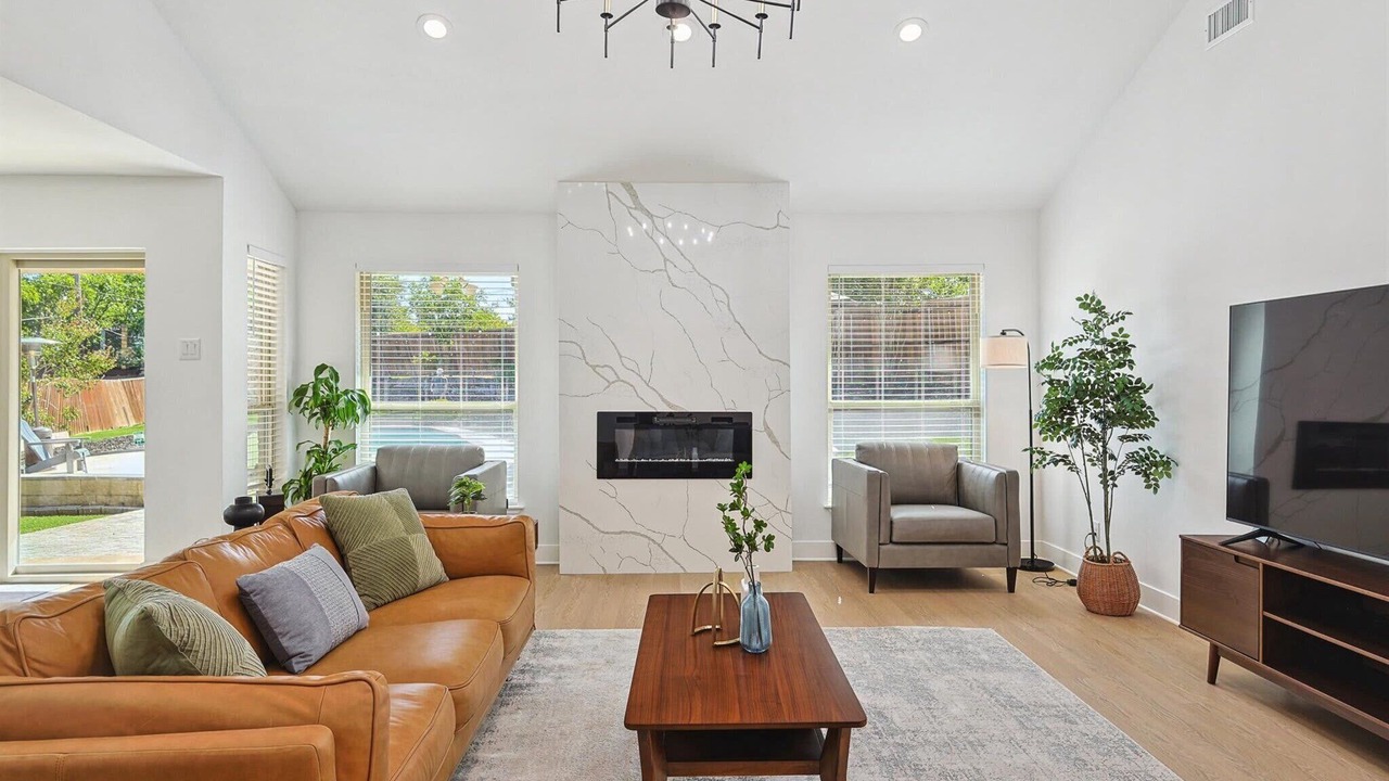 Photo of Livingroom in Las Colinas