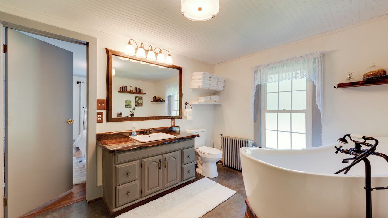 Photo of Bathroom in Hillsgrove