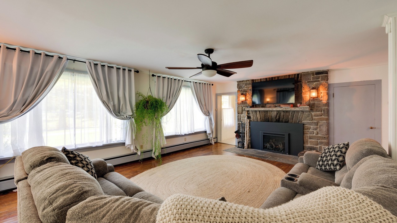 Photo of Livingroom in Hillsgrove