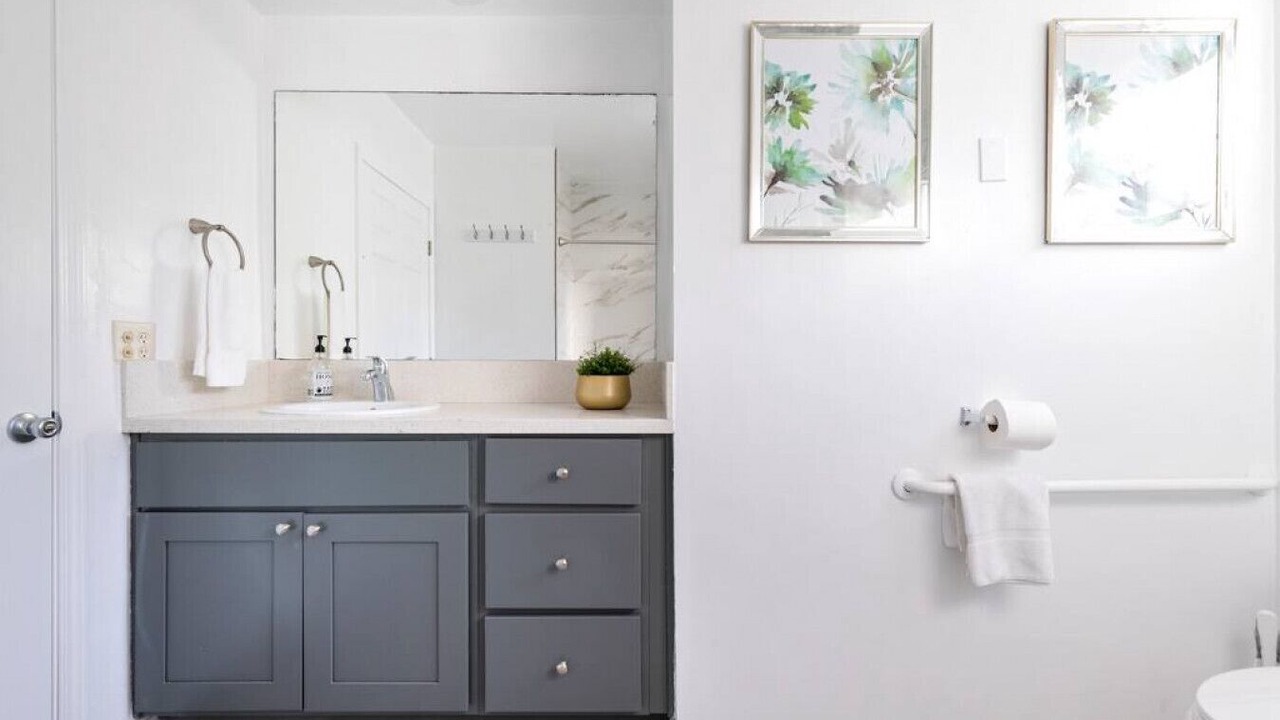 Photo of Bathroom in Del Aire