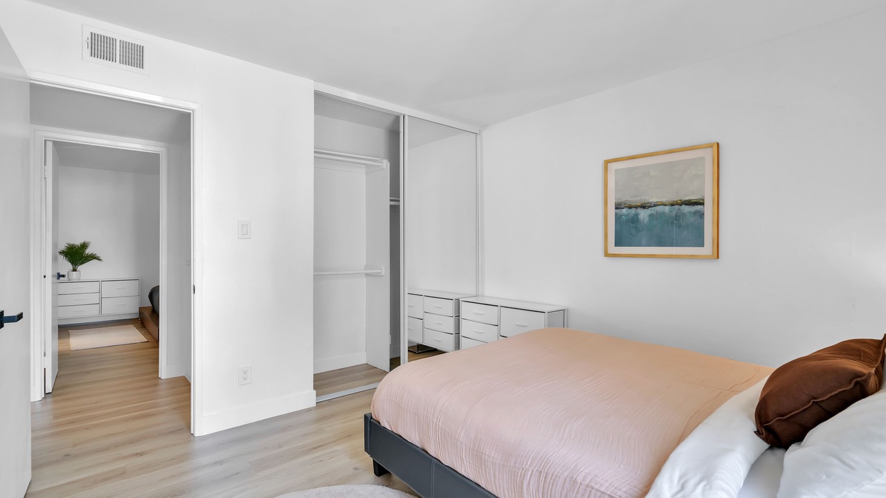 Photo of Bedroom in Tarzana