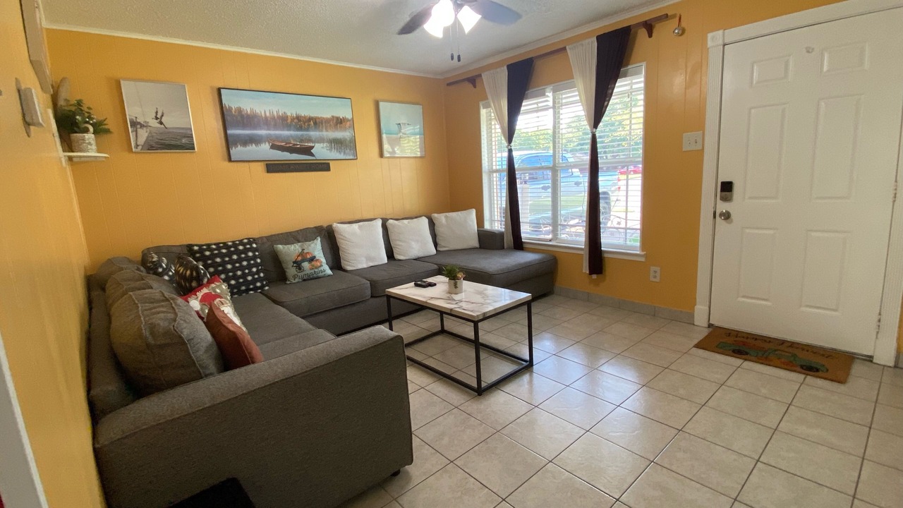 Photo of Livingroom in Irving
