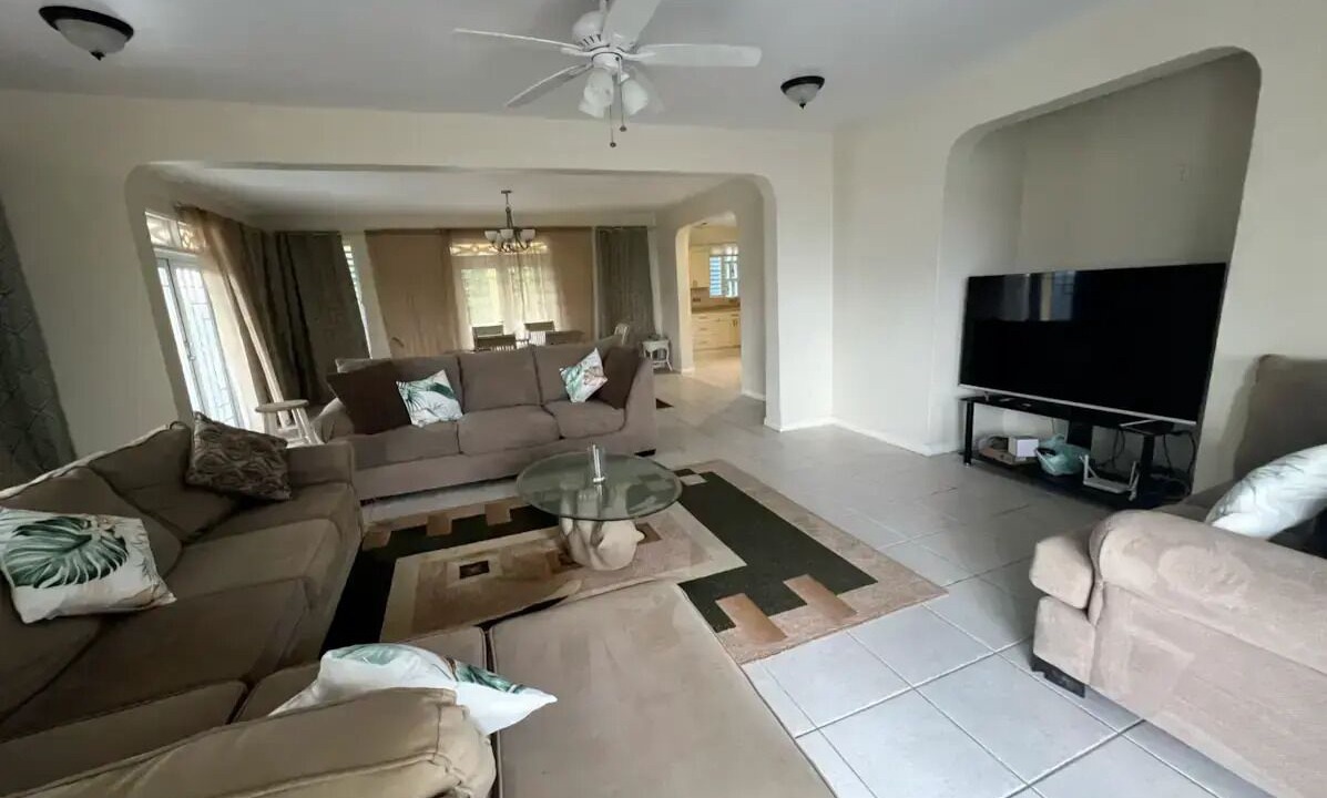 Photo of Livingroom in Parham Town
