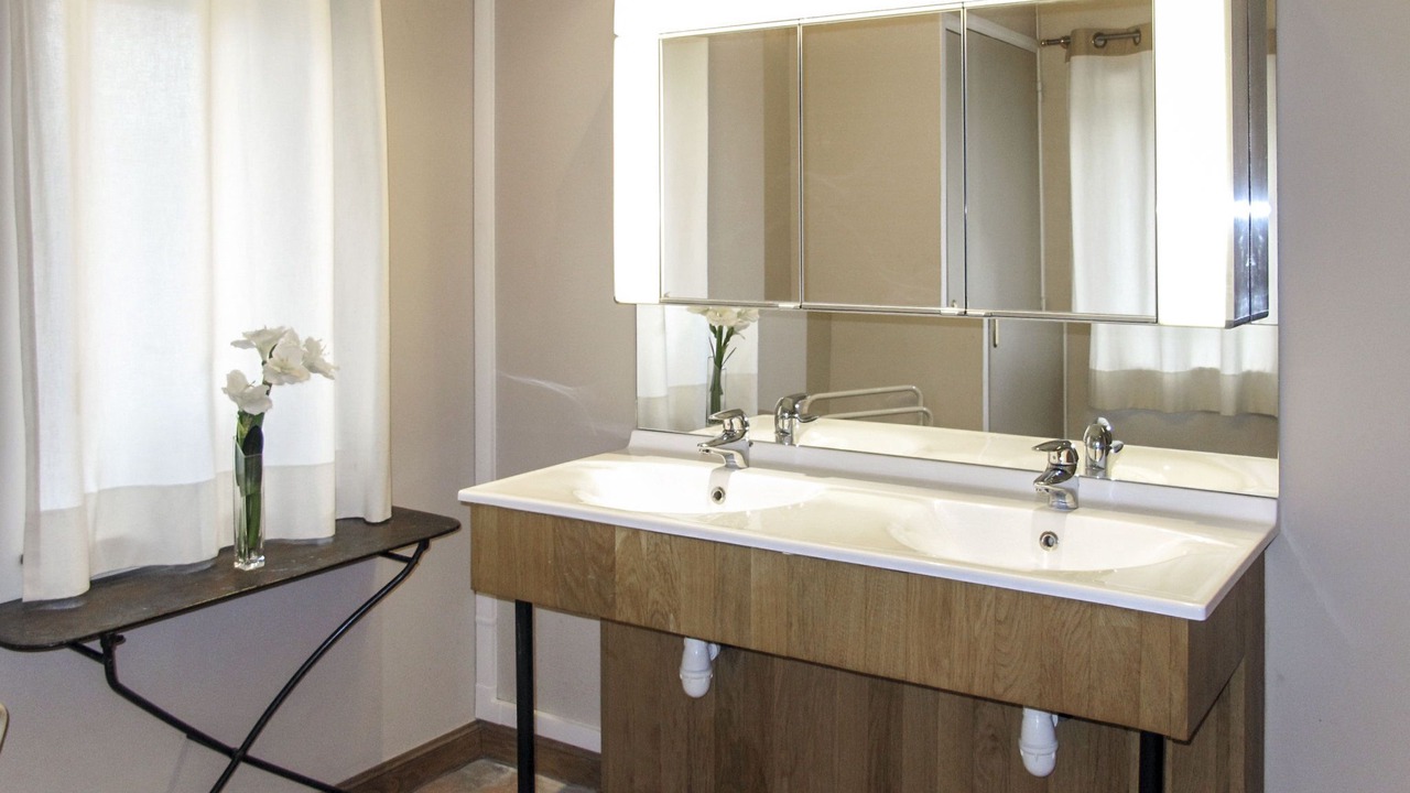 Photo of Bathroom in Corbon
