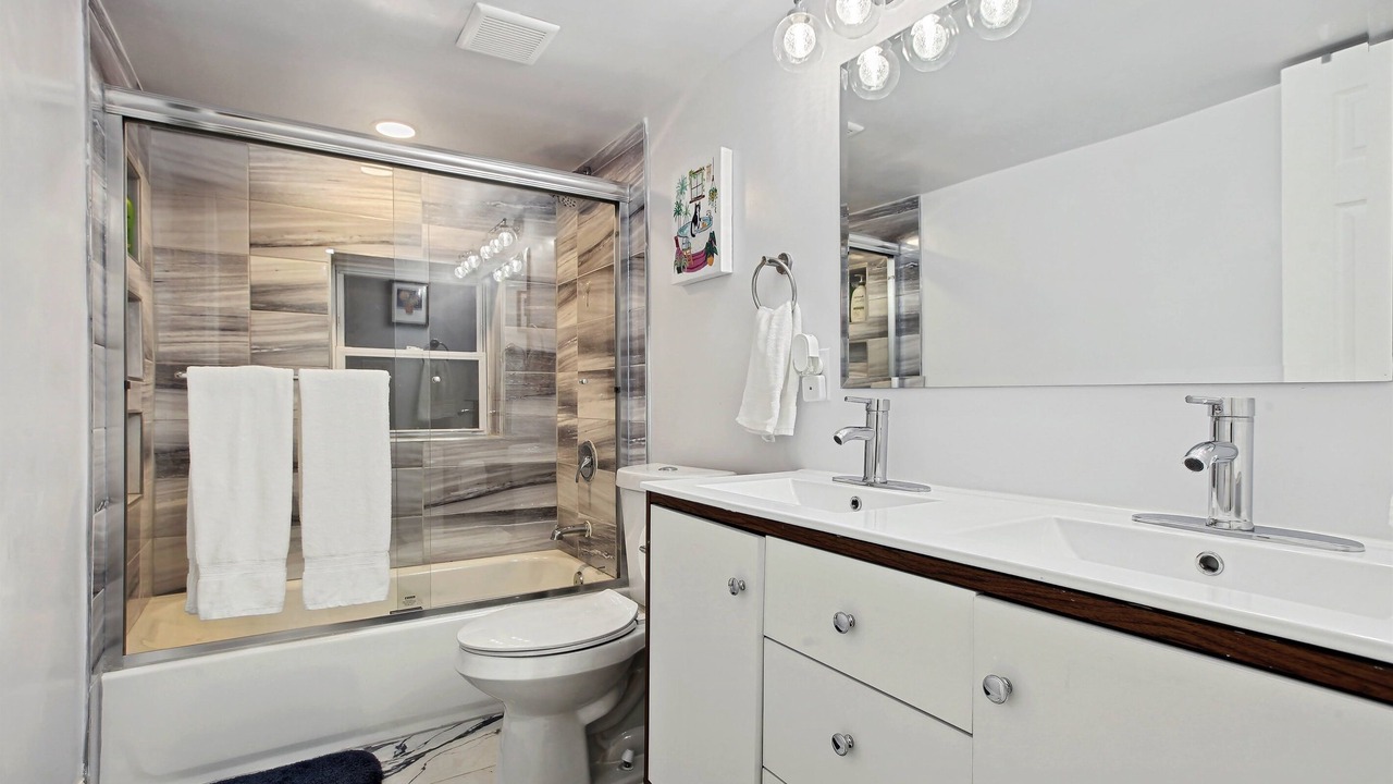 Photo of Bathroom in Shaw