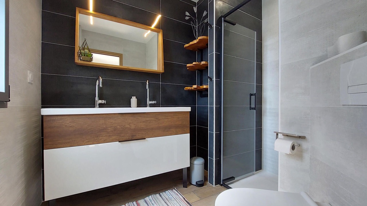 Photo of Bathroom in Saint-Jacques