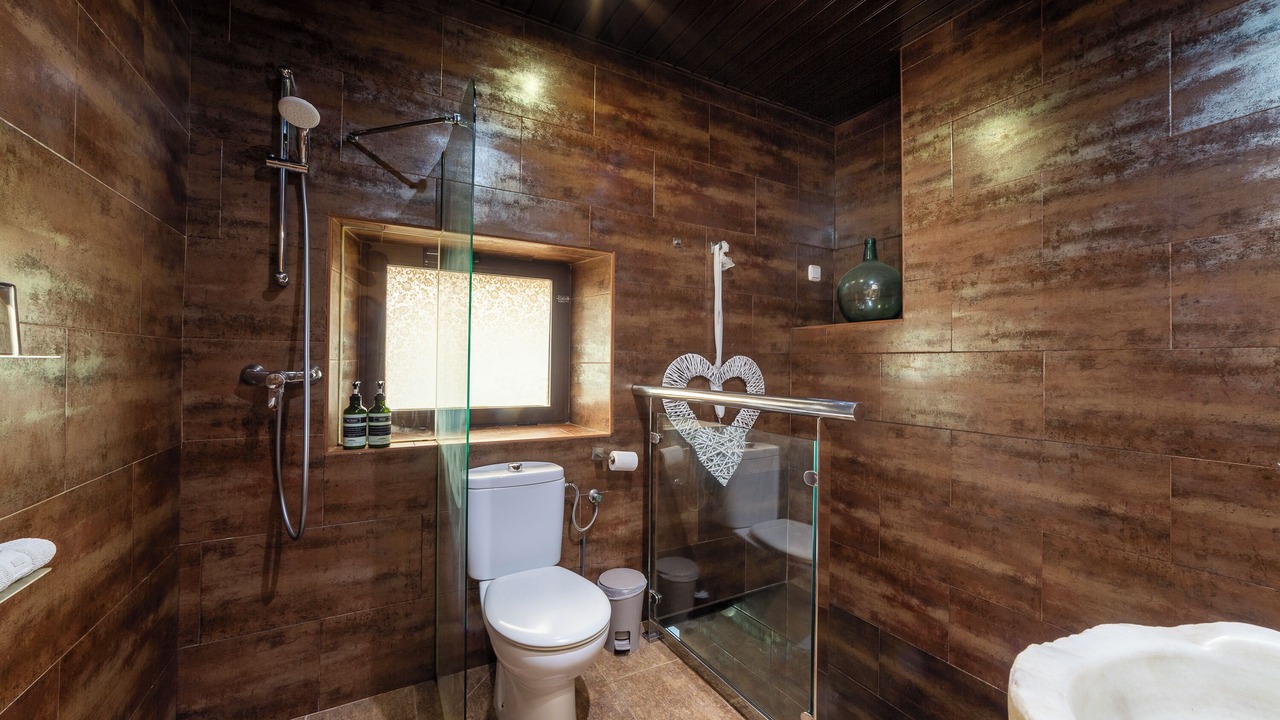 Photo of Bathroom in Laroya