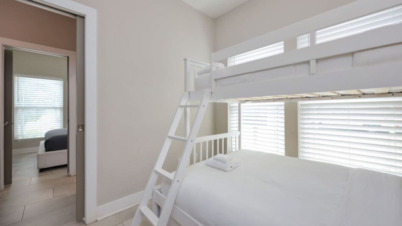 Photo of Bedroom in Hadley - Washington