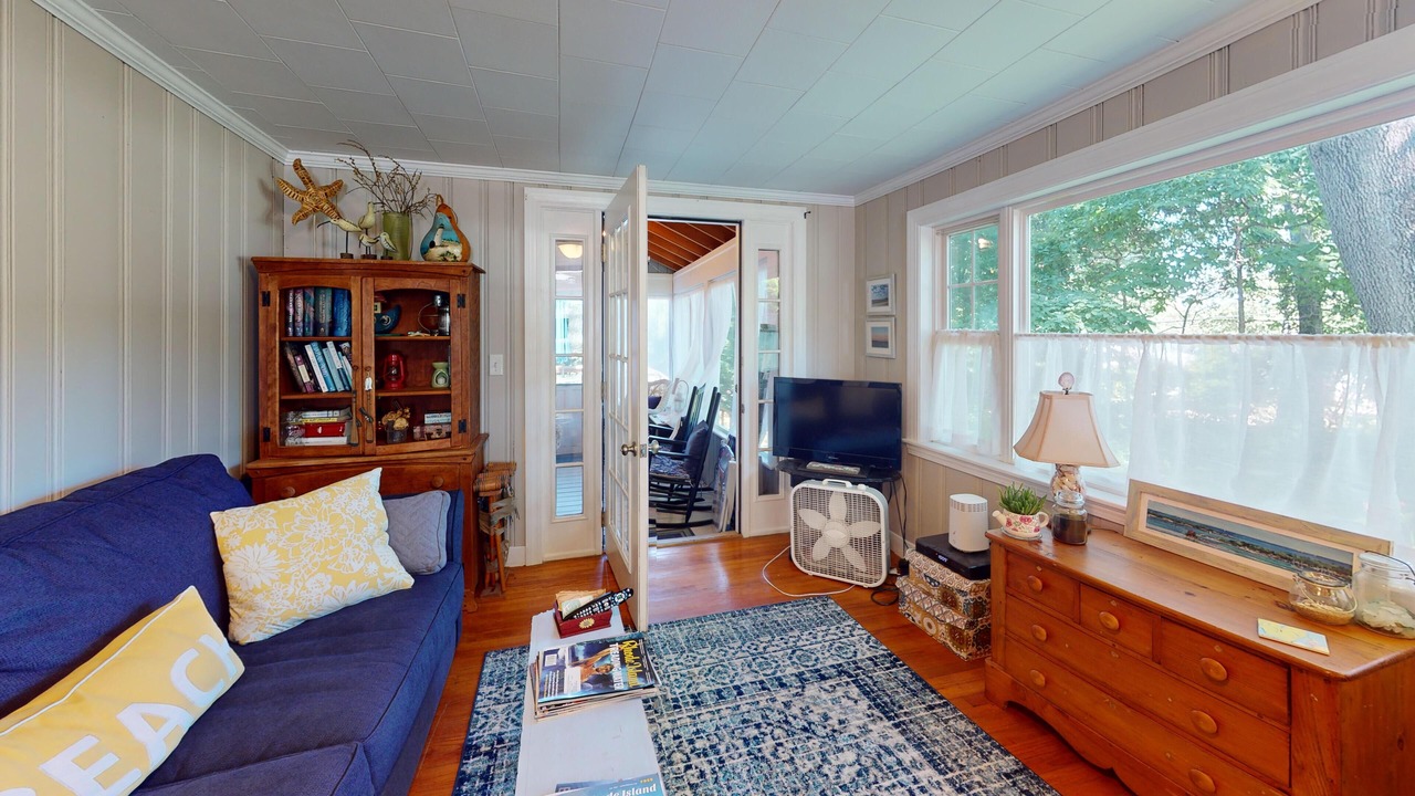Photo of Livingroom in Saunderstown