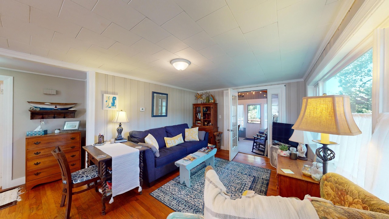 Photo of Livingroom in Saunderstown