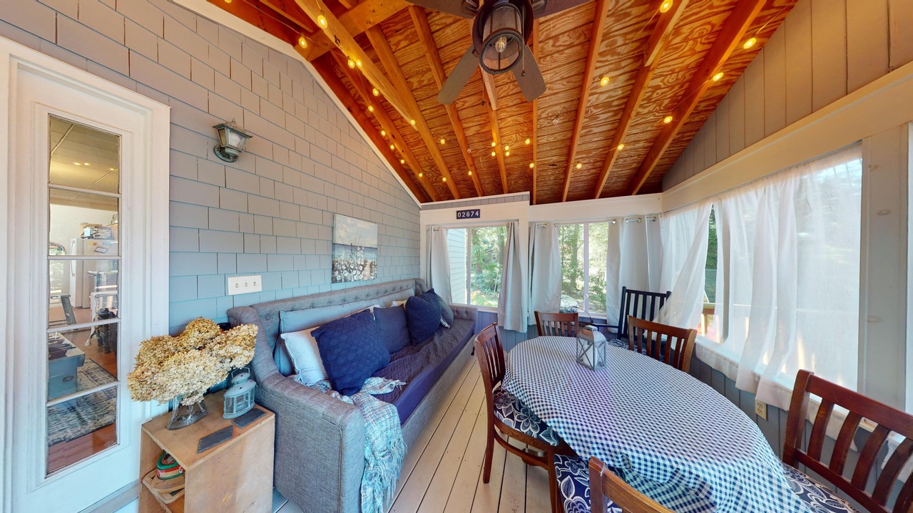 Photo of Livingroom in Saunderstown