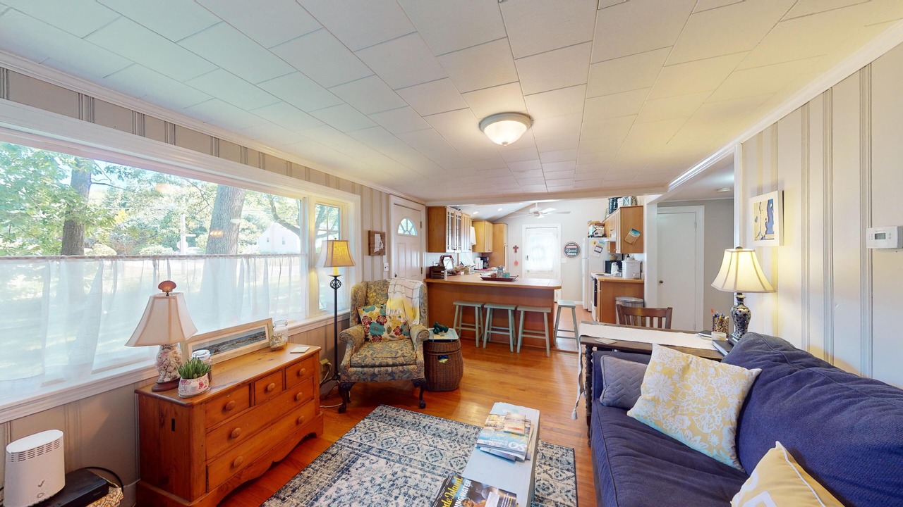 Photo of Livingroom in Saunderstown