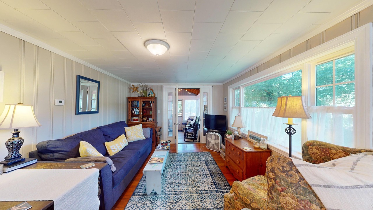 Photo of Livingroom in Saunderstown