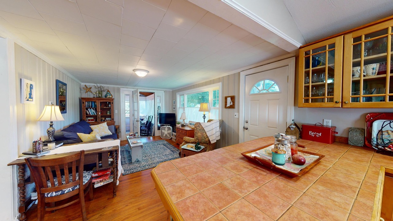 Photo of Livingroom in Saunderstown