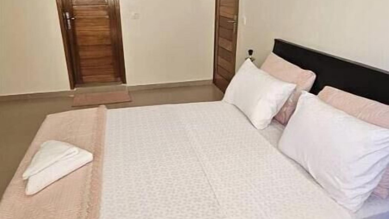 Photo of Bedroom in Yenne Tode