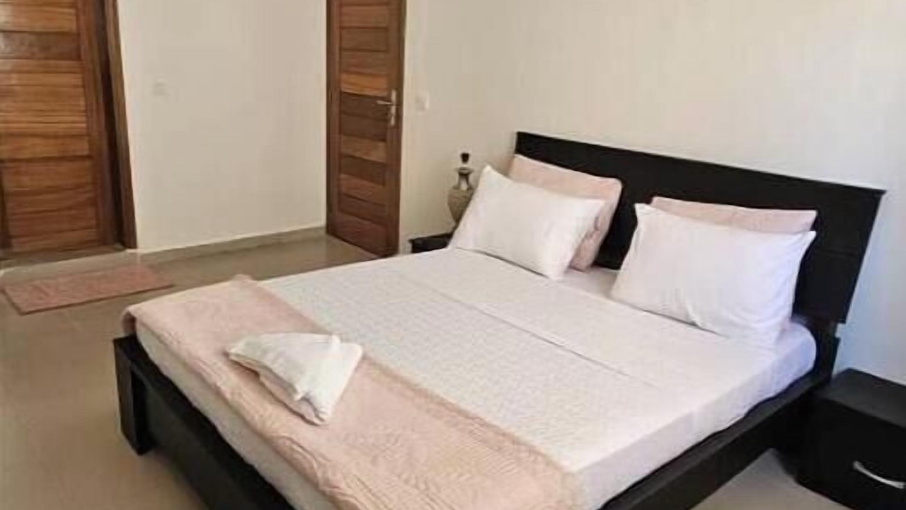 Photo of Bedroom in Yenne Tode