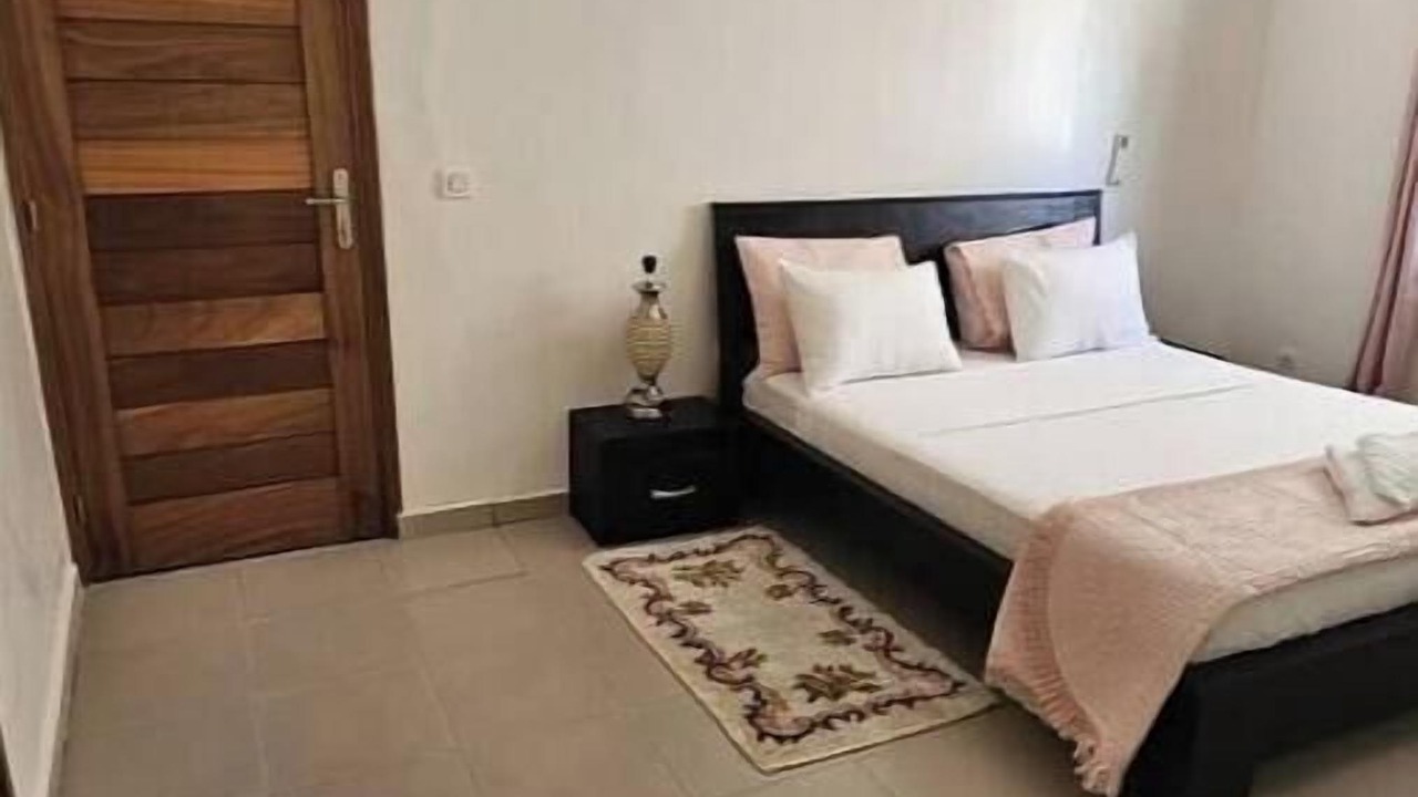 Photo of Bedroom in Yenne Tode